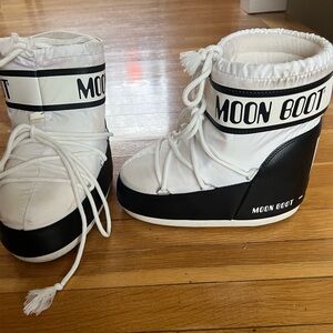 Moon Boot Short Lace Up White